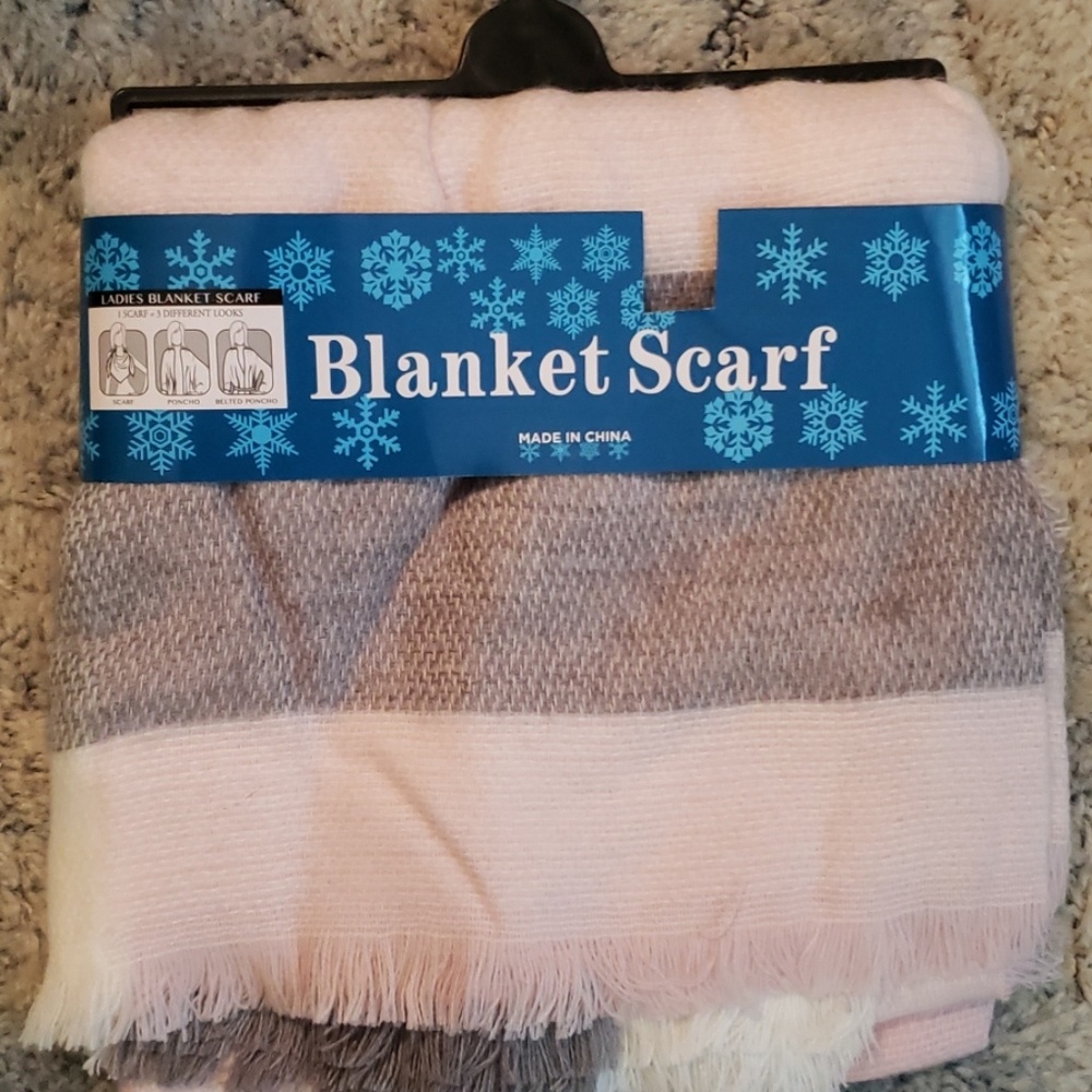 NWT pink/grey blanket scarf